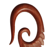 Cargar imagen en el visor de la galería, Piercing Holz red sawo wood Flügel Spirale Ohrstecker Expander Handarbeit oval
