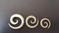Cargar imagen en el visor de la galería, Piercing Walnuss Holz Expander beige Spirale Hoop 4mm 6mm 8mm Dehnschnecke Dehner
