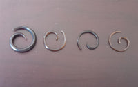 Cargar imagen en el visor de la galería, Dehner Buffalo Horn Piercing Expander schwarze Mini Spirale 1mm 1.2mm 1.5mm 2mm
