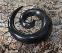 Load image into Gallery viewer, Ebony Piercing Holz dunkelbraun Spirale 8mm 10mm
