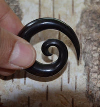 Load image into Gallery viewer, Ebony Piercing Holz dunkelbraun Spirale 8mm 10mm
