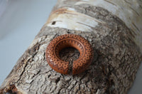 Load image into Gallery viewer, Ohr Donut Piercing Zacken Holz Ohrgewicht Ring
