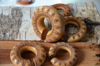 Load image into Gallery viewer, Ohr Donut Piercing Pfau Mandala Jackfrucht Holz

