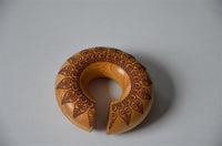 Load image into Gallery viewer, Ohr Donut Piercing Pfau Mandala Jackfrucht Holz
