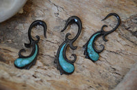 Cargar imagen en el visor de la galería, Horn Piercing Dehnschnecke Türkis Inlay Träne Mini Hook
