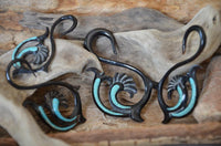 Cargar imagen en el visor de la galería, Horn Piercing Dehnspirale Türkis Inlay Fishtail Schwan
