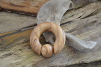 Cargar imagen en el visor de la galería, Captive Bead Klemmkugel Ring Olivenholz Piercing Dehner
