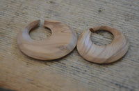 Cargar imagen en el visor de la galería, Olivenholz Piercing Hoop Kreis Creole hell 4mm 6mm
