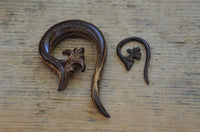 Load image into Gallery viewer, Tribal Kokosholz Piercing Thai Spirale lang Ornament
