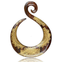Load image into Gallery viewer, Ohrgewicht Ohr Dehner Holz gold bemalt Mandala Creole
