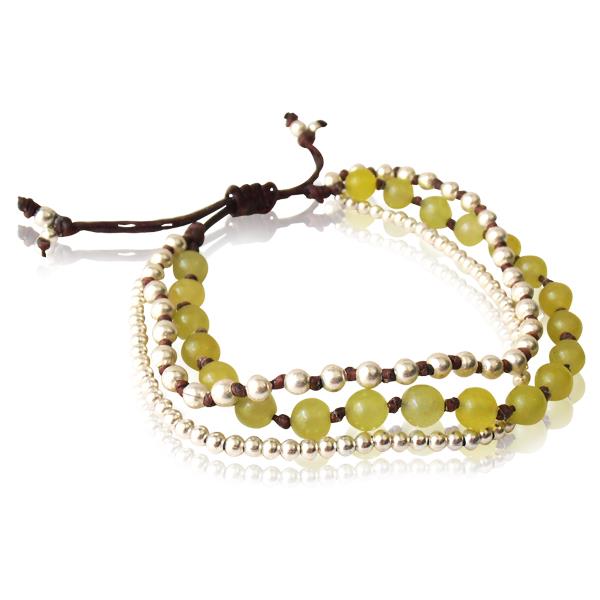 Armband dreilagig hellgrün Steine Brass Perlen Baumwolle gewachst braun nickelfrei verstellbar