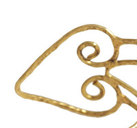 Cargar imagen en el visor de la galería, Messing Armreif antik golden filigran gehämmert Herz Blume groß 50mm breit
