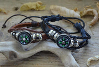 Load image into Gallery viewer, Lederarmband Kompass dreilagig geflochten verstellbar
