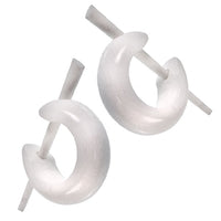 Cargar imagen en el visor de la galería, Bone Pin-Ohrringe weiß dick Creolen Bone Pin 15 mm handgeschnitzt
