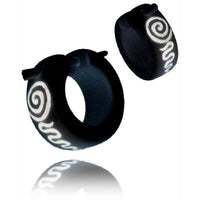 Load image into Gallery viewer, Horn Pin-Ohrringe Spiral Muster weiß schwarz Bone Inlay Pin-Creolen Horn Pin 14 mm
