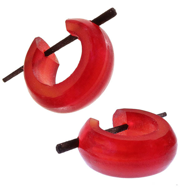 Horn Pin-Ohrringe rot transparent glatt Creolen Holz Pin 14 mm handgeschnitzt