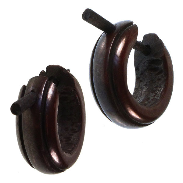 Holz Pin-Ohrringe 14 mm Rillen gebogen Creolen Pin dunkelbraun handgeschnitzt