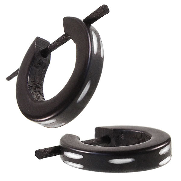 Horn Pin-Ohrringe schmal schwarz 15 mm Striche doppelt einzeln weiß Creolen Holz Pin handgeschnitzt