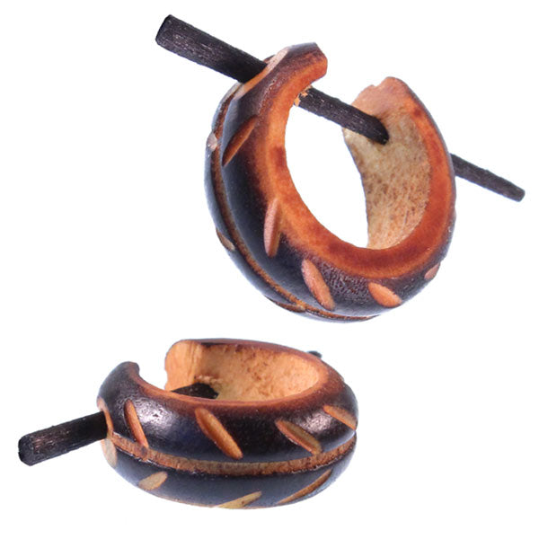 Holz Pin-Ohrringe 14 mm dunkel hell braun Linien Blattader Creolen Pin handgeschnitzt