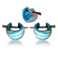 Cargar imagen en el visor de la galería, hellblau Holzcreolen rosa weiß Pin-Ohrringe Pin-Creolen Stern Streifen Holz Horn Pin 16 mm
