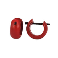 Load image into Gallery viewer, Holzcreolen, rote Holzcreolen, handgeschnitzt aus gefärbtem Holz, 7mm breit, Pin-Ohrringe

