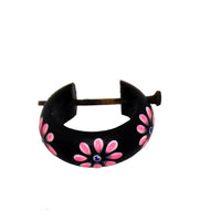 Cargar imagen en el visor de la galería, Holzcreolen Pin-Ohrringe Pin-Creolen Kokosholz Harz Damen Schmuck Dunkel Blumen Pink
