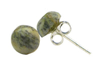 Load image into Gallery viewer, Jasper Stein Ohrstecker Halbkugel schwarz weiß braun gemasert 925er Sterling Silber Ohrringe
