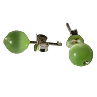 Load image into Gallery viewer, A pair of Ohrstecker Katzenauge grün Kristallglas on 925 Sterlingsilber posts, shown on a white background with one earring upright and the other laid horizontally.
