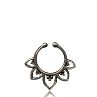 Cargar imagen en el visor de la galería, Septum Fake Piercing Nasenringe Blütenblätter Messing silbern nickelfrei antik exotisch
