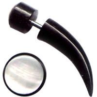 Cargar imagen en el visor de la galería, Buffalo Horn Fake Piercing, leicht gebogener Spike, schwarz mit eingefasstem Perlmutt, Ohrhänger, Ohrstecker, Ohrring

