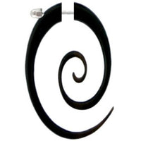 Cargar imagen en el visor de la galería, Tribal Horn Fake Piercing, schwarze ovale Spirale, Buffalo Horn, 6mm Durchmesser, Schraubverschluss, Ohrstecker, Ohrring
