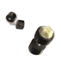 Cargar imagen en el visor de la galería, Tribal Fake Piercing Plug schwarz weiß 3D Schädel handgeschnitzt Horn Edelstahl
