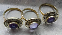 Load image into Gallery viewer, Messing Ringe Amethyst rund Seil Dreiecke antik golden verstellbar Tribal Schmuck
