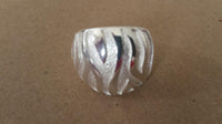 Load image into Gallery viewer, Silberring massiv hell oxidiert Wellen 925er Sterling Silber Damen Silberschmuck Ringe

