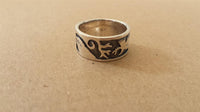 Load image into Gallery viewer, Silberring massiv Muster Vögel dunkel oxidiert Ring 925er Sterling Silber Ringschmuck Damen
