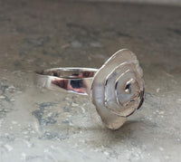 Load image into Gallery viewer, Silberring weiß oxidiert Glitzer Rose Ringe Damen
