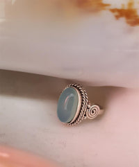 Load image into Gallery viewer, Silber Ring Chalzedon Seile Spiralen Kreise oval blau
