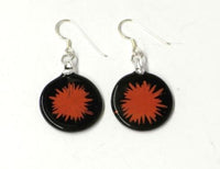 Cargar imagen en el visor de la galería, Blume rot Glasohrringe schwarz Glas Ohrringe 925er Sterling Silber rund
