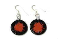 Cargar imagen en el visor de la galería, Blume rot Glasohrringe schwarz Glas Ohrringe 925er Sterling Silber rund
