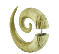 Load image into Gallery viewer, Fake Piercing Ohrring Spirale hell gemasert Bananenholz
