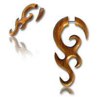Cargar imagen en el visor de la galería, Fake Holz Piercing verschnörkelt Spirale lang Teakholz nickelfrei Edelstahl Ohrstecker Organic
