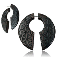 Load image into Gallery viewer, Fake Piercing Ohrring Narra Holz Kreis Blume des Lebens
