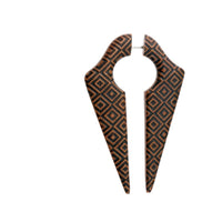 Load image into Gallery viewer, Fake Piercing Ohrring Sawo Holz Pfeil Sumatra Rauten
