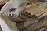 Load image into Gallery viewer, Fake Piercing Ohrring Flügel Haken 72mm Holz Edelstahl
