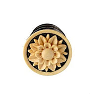 Load image into Gallery viewer, Fake Holz Plug Tamarinde Kokosschale Blume geschnitzt hell Edelstahl Organic Tribal
