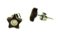 Load image into Gallery viewer, Kokosnuss Holz Ohrstecker Shivaauge Stern 8 mm dunkelbraun Edelstahl Stift Holzohrstecker
