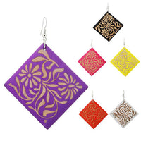 Cargar imagen en el visor de la galería, Holzohrringe Raute 7 cm Blumen Ranken Tribal Ohrringe Holz bunt Edelstahl Ohrhänger Organic

