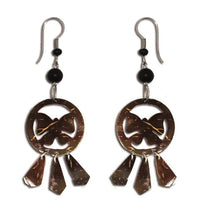 Cargar imagen en el visor de la galería, Ohrringe rund Schmetterling gestanzt Kokosholz dunkelbraun Maserung mit Anhänger
