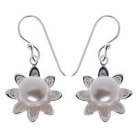 Load image into Gallery viewer, Blüte Perlen Ohrringe 925er Sterling Silber große Zuchtperle (1A Naturqualität) Perlenohrringe
