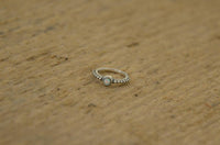 Load image into Gallery viewer, Piercing Ring 925 Silber Septum Lobe Ohr Opal weiß Punkte
